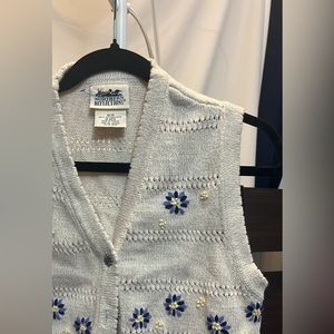 Northern Reflections floral sweater vest size M